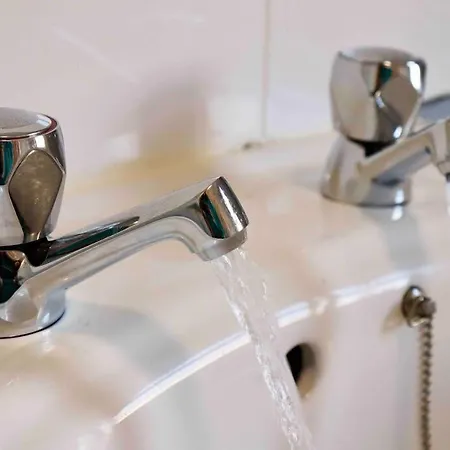 Stunning Free Wifi &parking Apartment *