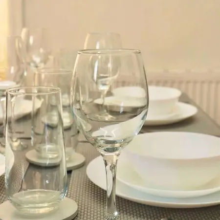 Stunning Free Wifi &parking * Leeds (West Yorkshire)