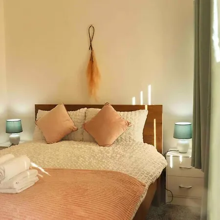 Stunning Free Wifi &parking * Leeds (West Yorkshire)