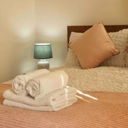 Stunning Free Wifi &parking Leeds (West Yorkshire)