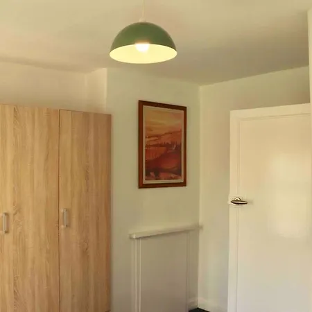 Stunning Free Wifi &parking Apartment