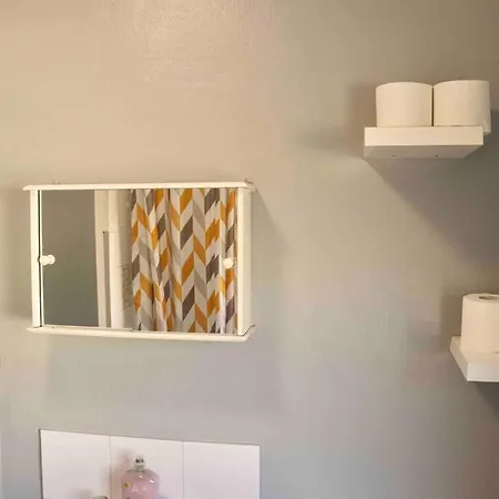 Stunning Free Wifi &parking Apartment