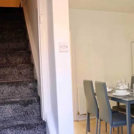 Stunning Free Wifi &parking Apartment