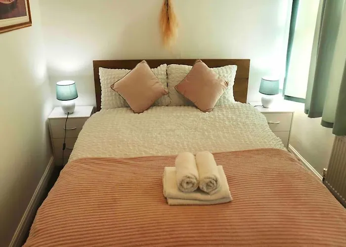 Stunning Free Wifi &parking Apartment *