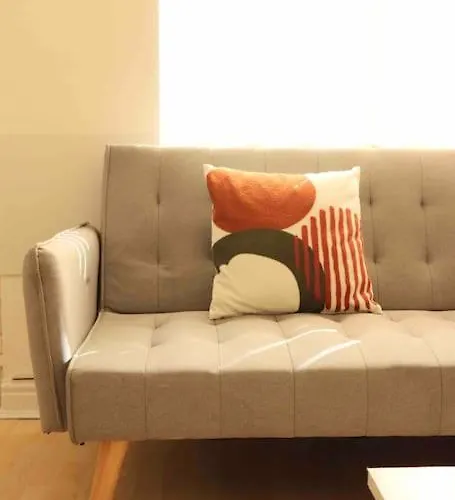 Stunning Free Wifi &parking Apartment *