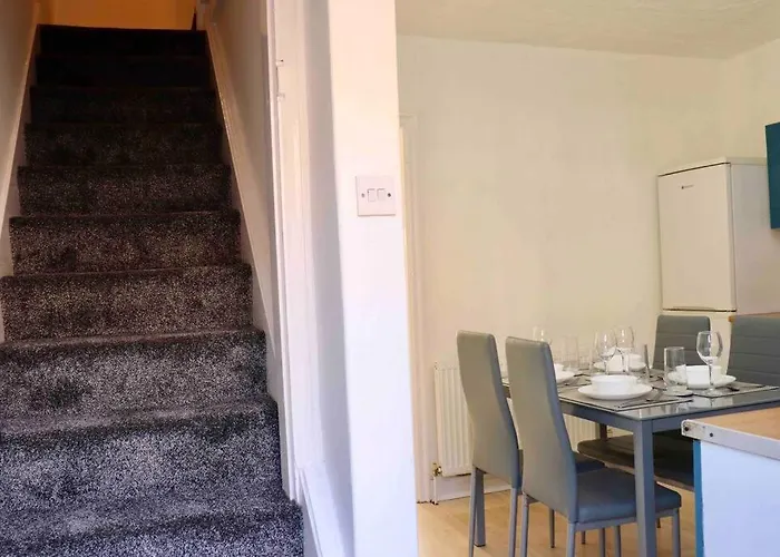 Stunning Free Wifi &parking Apartment