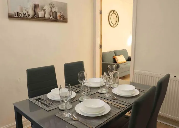 Stunning Free Wifi &parking Apartment *